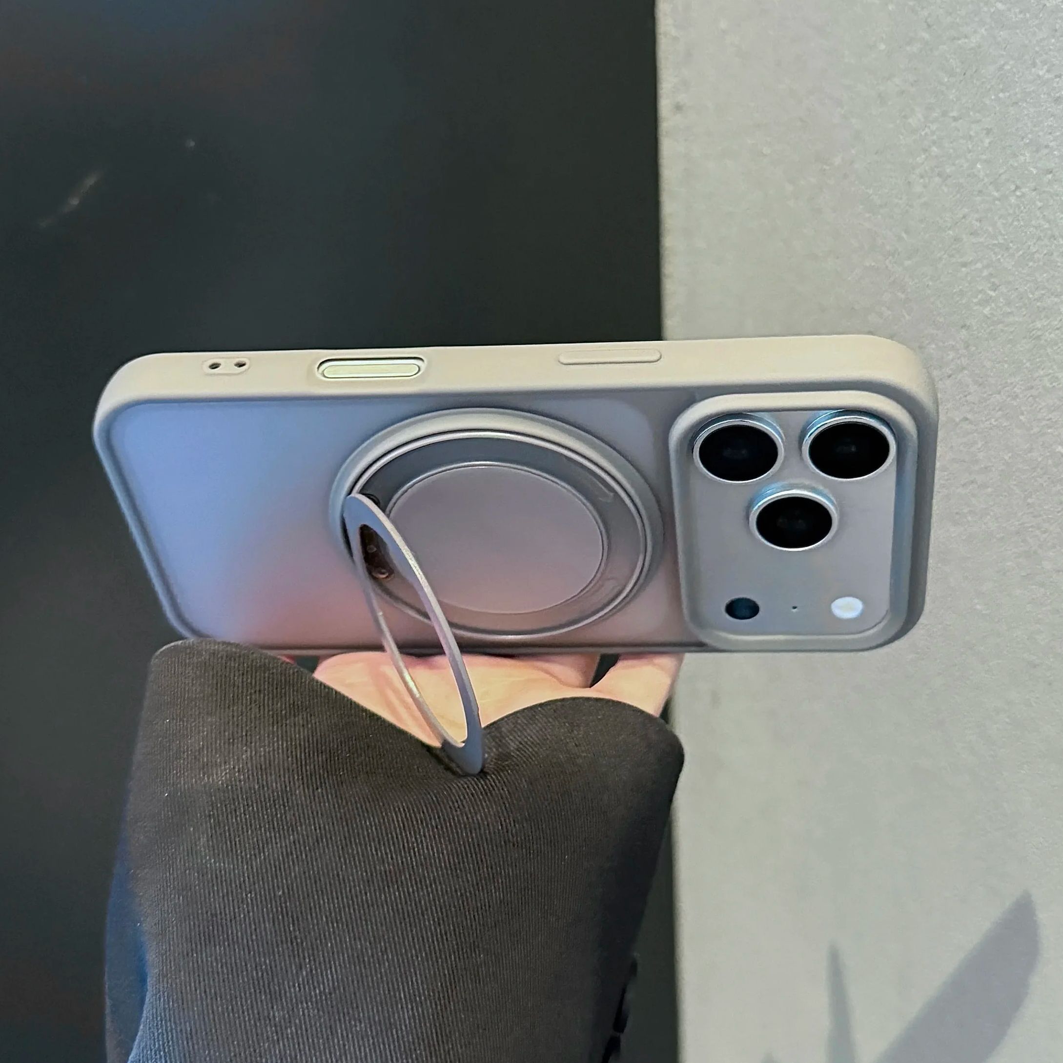 حافظة مغناطيسية دوارة 360 درجة - مراجعة Magsafe Wireless Charger وسعره